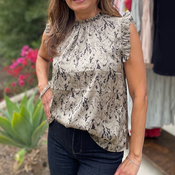 NWT Grade & Gather Satin Swirl Ruffle Tank Sleeveless Top Blouse Black - Picture 9 of 9